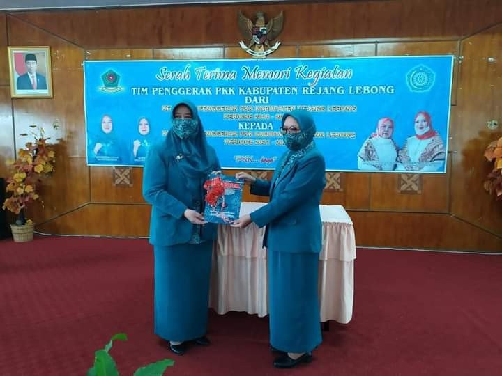 Serah Terima Jabatan, Hartini Syamsul Siap Lanjutkan Program TP PKK RL
