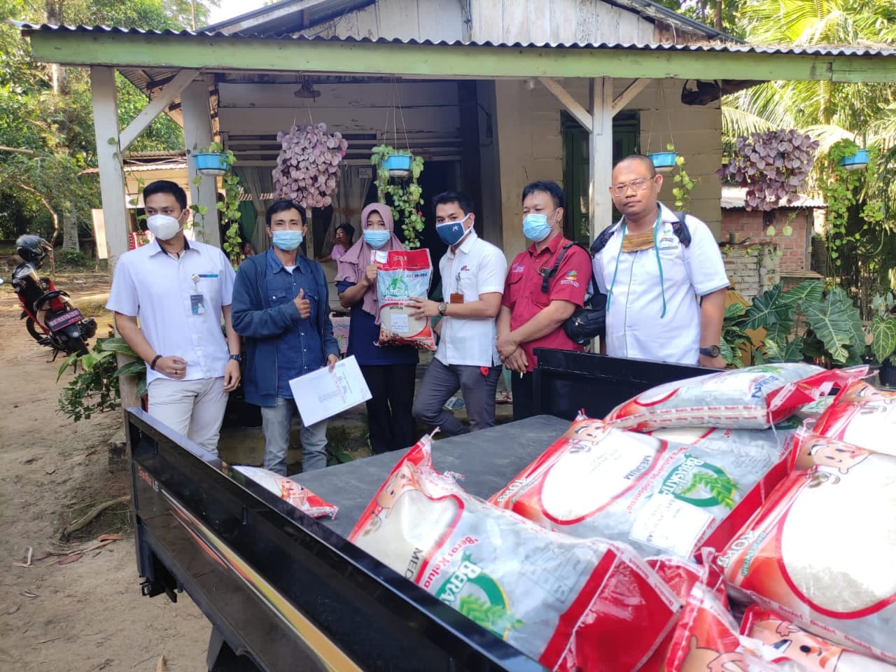 Bulog Salurkan Beras Bansos di Kota Bengkulu